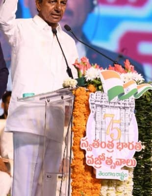 కులమతాలకు అతీతంగా అందరీని కలుపుకుని ముందుకెళ్లాలి: కేసీఆర్