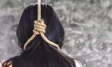 270559-1600x960220338-girl-hanging