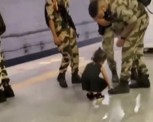 ఆర్మీ ఆఫీసర్ పాదాలను తాకిన చిన్నపాప..ప్రశంసల వర్షం.. వీడియో వైరల్