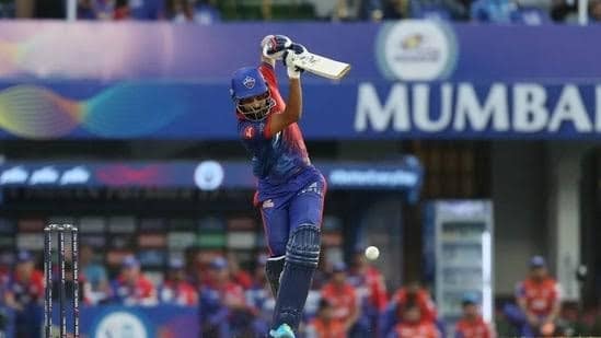 ముంబయికి దిల్లీ షాక్.. టోర్నీలో తొలి విజయం!