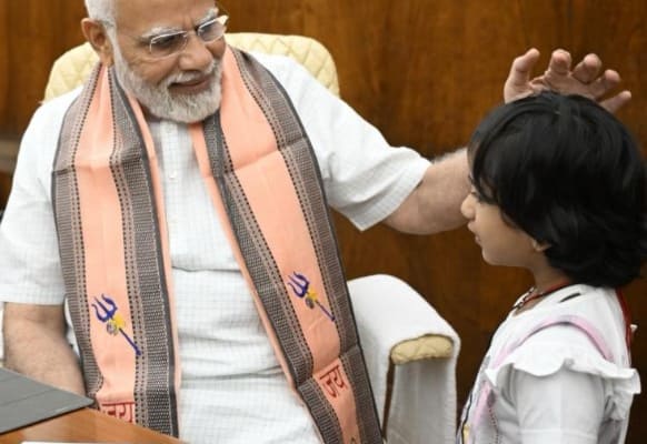 చిన్నారి సమాధానానికి ప్రధాని ఫిదా.. వీడియో వైరల్!