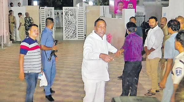 ల్యాప్ టాప్ డాటా గల్లంతు.. మల్లారెడ్డి vs ఐటీ అధికారి..