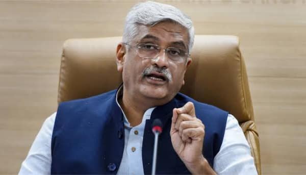 కేసిఆర్ కేంద్ర ప్రభుత్వాన్ని బద్నాం చేస్తున్నారు: కేంద్ర మంత్రి షేకావత్