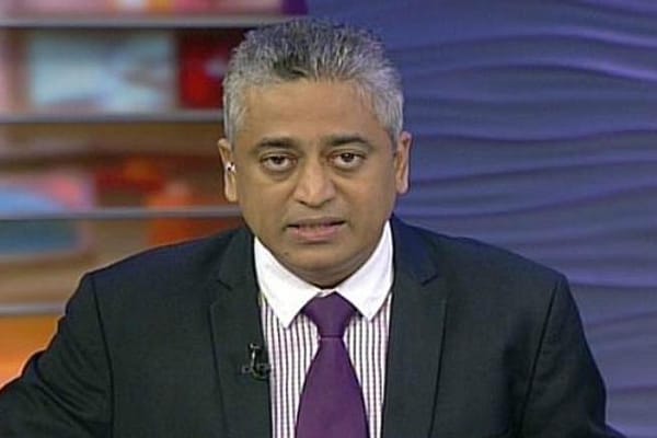 సీనియర్ జర్నలిస్ట్ నెల జీతం కోత!