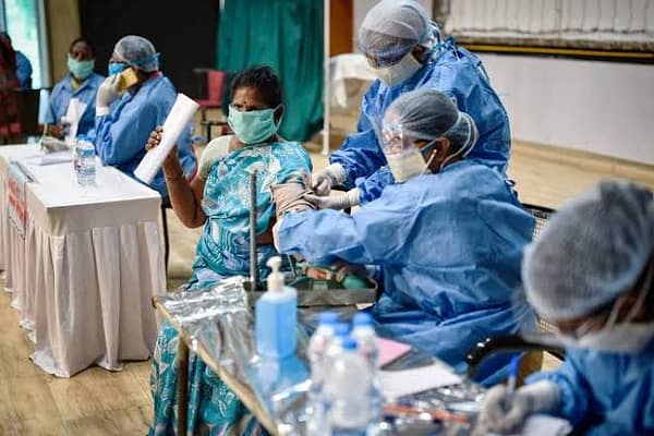 దేశంలో మళ్లీ విజృంభిస్తున్న కరోనా.. భారీ సంఖ్యలో పాజిటివ్ కేసులు!