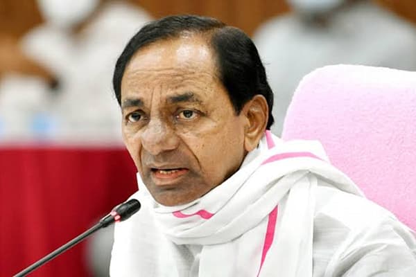 ముఖ్యమంత్రి అయి ఉండి.. ధర్నాలు చేయడమేంటి ?