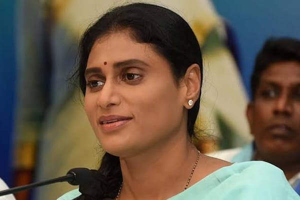 ఎన్నికల హామీలు విస్మరించిన కేసిఆర్ గద్దె దిగాలి: షర్మిల