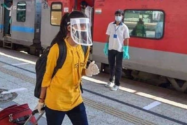 పండుగ సీజన్ నేపథ్యంలో స్పెషల్ ట్రైన్స్..