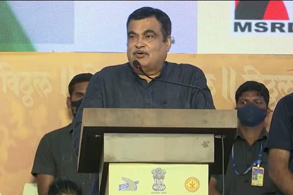చమురు ధరలను జీఎస్టి పరిధిలోకి తెస్తే ధరలు తగ్గుతాయి: గడ్కరీ