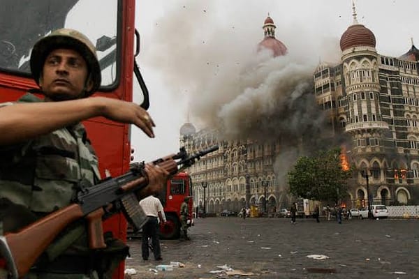 కాంగ్రెస్, బీజేపీ మధ్య చిచ్చు రాజేసిన మనీష్ పుస్తకం..!!