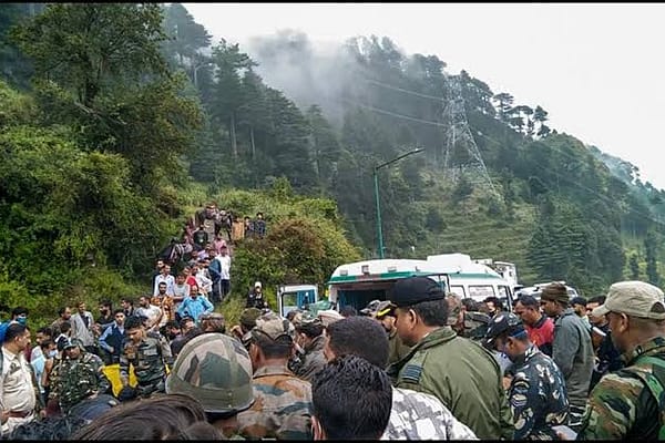 తమిళనాడులో కుప్పకూలిన ఆర్మీ విమానం!