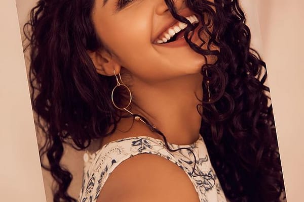 లేలేత అందాలతో కవ్విస్తోన్న అనుపమ..