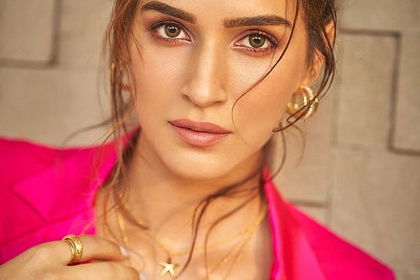 కృతిసనన్ స్టన్నింగ్(ఫోటోస్)