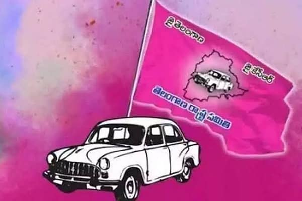 మునుగోడు టీఆర్ఎస్  సభ పై నీలినీడలు.. డైలామాలో అధిష్టానం!