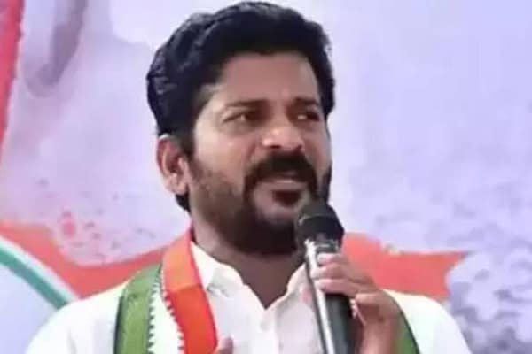 అడ్డుతొలగించుకోవడానికి కేసిఆర్ 120 కేసులు పెట్టారు: రేవంత్