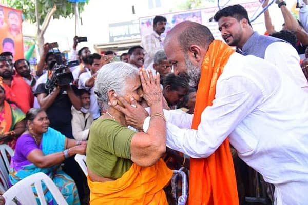 ఎస్టీ రిజర్వేషన్లపై సీఎం కేసీఆర్ కు బండి సంజయ్ సవాల్
