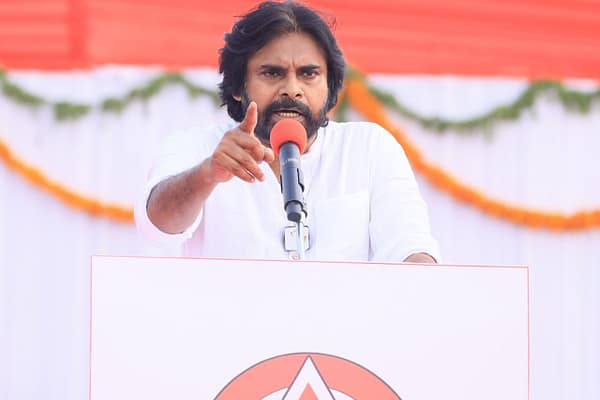 ప్రతిపక్ష నేతల్ని  అడ్డుకునేందుకు వైసీపీ చీకటి జీవోను తీసుకొచ్చింది: పవన్ కల్యాణ్