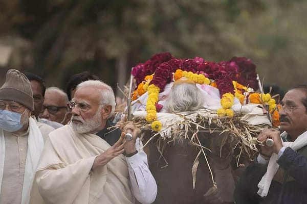 ప్రధాని తల్లి అంత్యక్రియలు చడీ చప్పుడు లేకుండా జరిగాయా?