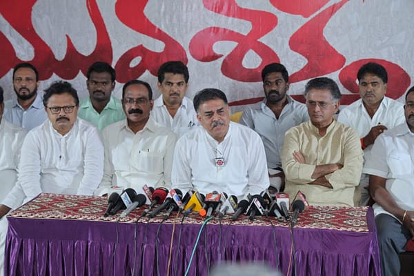 క్లీన్ స్వీప్ చేస్తామన్న ముఖ్యమంత్రికి అభద్రత భావం ఎందుకు: మనోహర్