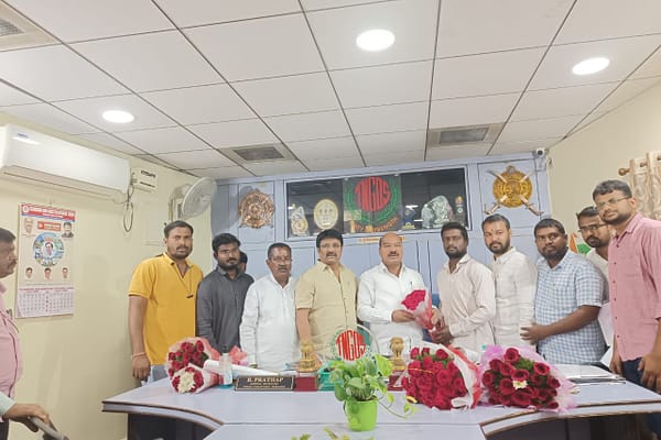 పంచాయతీరాజ్ శాఖ డైరెక్టర్ ని  కలిసిన టీఎన్జీవో కేంద్ర సంఘం..