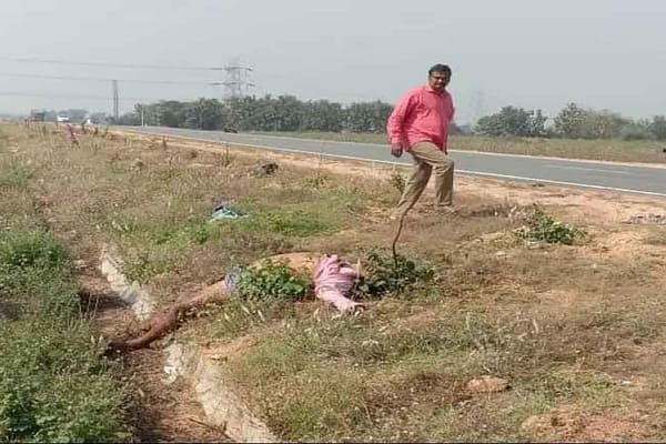 ఘోర రోడ్డు ప్రమాదం.. ఒకరు స్పాట్ డెడ్ ..!!