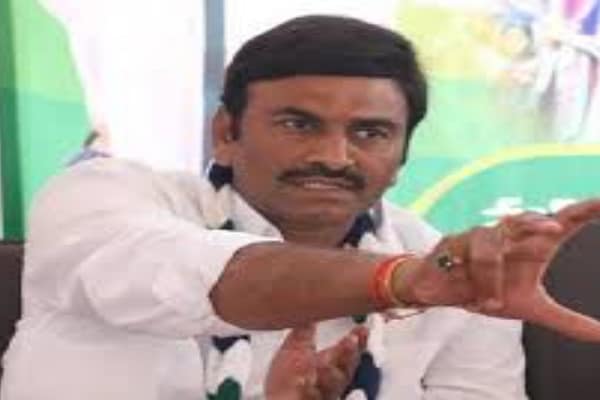 రాజ్యాంగాన్ని గౌరవించలేని వ్యక్తులు ముఖ్యమంత్రి పదవికి అనర్హులు: రఘురామ