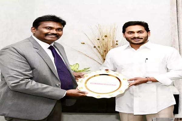 నిన్న గౌతమ్ సావాంగ్..నేడు సునీల్.. నెక్స్ట్ ఎవరో..?