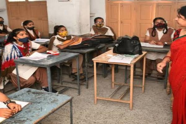 అతిథి అధ్యాపక పోస్టుల కోసం అప్లై చేసుకోండి  : ప్రిన్సిపల్ శైలజ