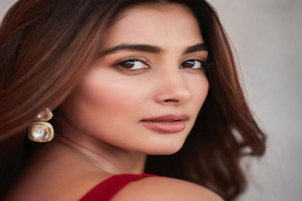 హీరోయిన్ పూజాహెగ్దే  సిజ్లింగ్ (ఫోటోస్)