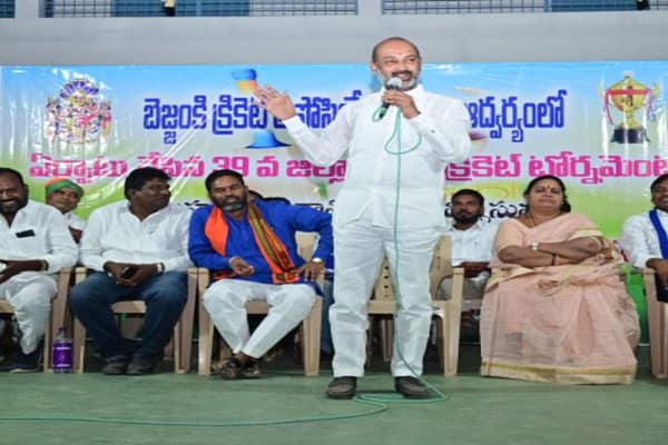 ఖేలో ఇండియా, ఖేలో ముద్దు…. పీలో ఇండియా, పిలావో వద్దు: బండి సంజయ్
