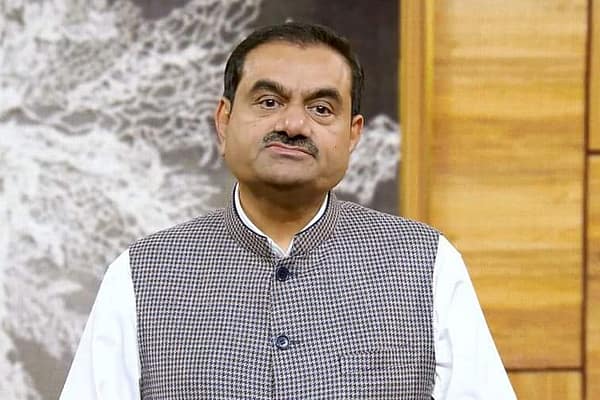 గౌతమ్ ఆదానీ భారత్ లో ఉన్న టాప్ 10 పన్ను చెల్లింపు దారుల లిస్ట్ లో ఎందుకు లేడు ?