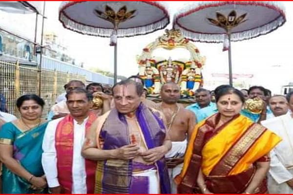 వైష్ణవ బ్రాహ్మణున్ని పదేళ్లు భరించిన తెలుగోళ్లకు.. ముస్లిం సాబ్ ను  అంగీకరించడం  అంత కష్టమా?
