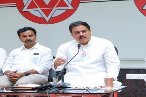 సీఎం స్టిక్కర్ల కోసం బడ్జెట్ పెట్టినట్లున్నారు: నాదెండ్ల మనోహర్