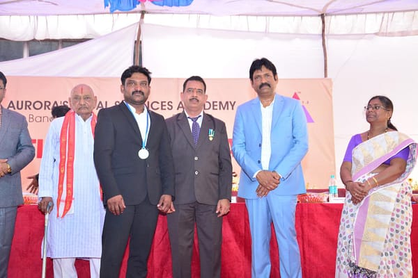 Nalgonda:  లా విభాగంలో రామకృష్ణకు గోల్డ్ మెడల్..