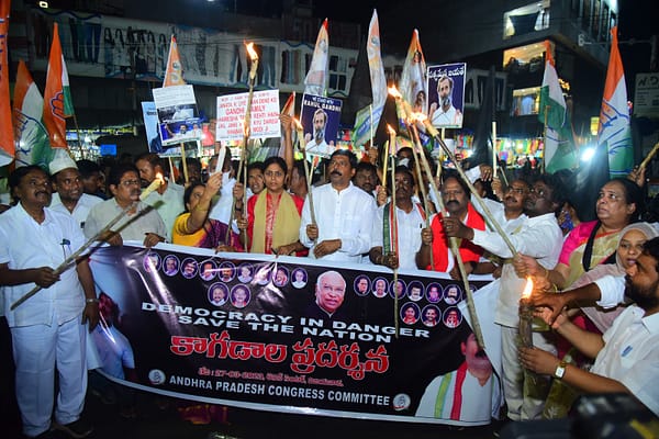 ఏపీసీసీ గిడుగు రుద్రరాజు ఆధ్వర్యంలో కాగడాల ప్రదర్శన..