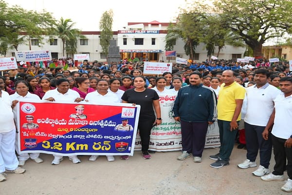 మహిళలు అన్ని రంగాల్లో పురుషులతో సమానంగా రాణించాలి : ఎస్పీ అపూర్వ రావు