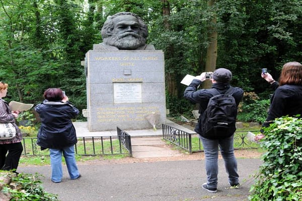 పారిశ్రామిక సమాజంలో ఎలా బతకాలో తెలియజెప్పిన కారల్ మార్క్స్  వర్థంతి..