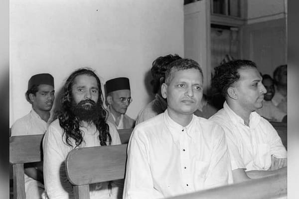 12వ క్లాసు చరిత్ర పాఠంలో గోడ్సే పుణెకు చెందిన బ్రాహ్మణుడనే మాట తొలగించారు..