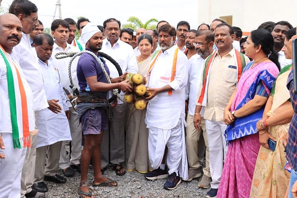 పాదయాత్రలో భట్టిపై గీతన్నల మమకారం..