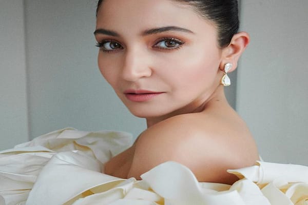 బాలీవుడ్ బ్యూటీ అందాల సొగసులు (ఫొటోస్)