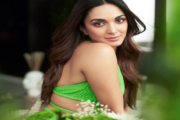 బాలీవుడ్ బ్యూటీ మైమరిపించే అందాలు..