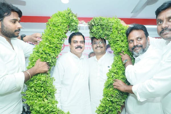 సీఎం సంతకం ఫోర్జరీ చేసింది ఎవరు? సంతకాలు చేసిన ఫైల్స్ ఏమిటీ?: నాదెండ్ల మనోహర్