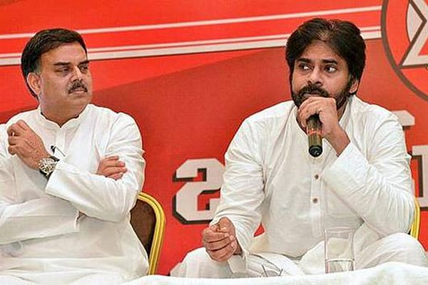 వైసీపీ పాలనతో పదడుగులు వెనక్కి వెళ్లిపోతున్నాం: పవన్ కళ్యాణ్