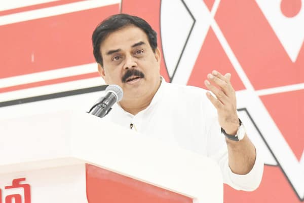రాష్ట్ర విభజన సమయంలోనే కుట్ర చేసిన జగన్: నాదెండ్ల మనోహర్