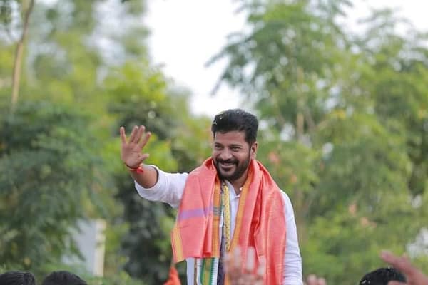 రేవంత్ రెడ్డి  ‘సొంత లాభం ఎంత చూసుకున్నా’ 4 కోట్ల తెలంగాణ జనం పట్టించుకోరట!