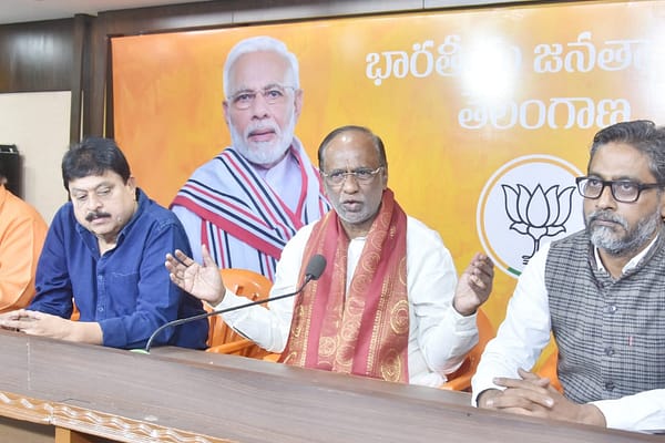 మోదీ సభ సక్సెస్ కావడంతో కేసిఆర్ అండ్ కో టీంకి వణుకు: డాక్టర్ లక్ష్మణ్