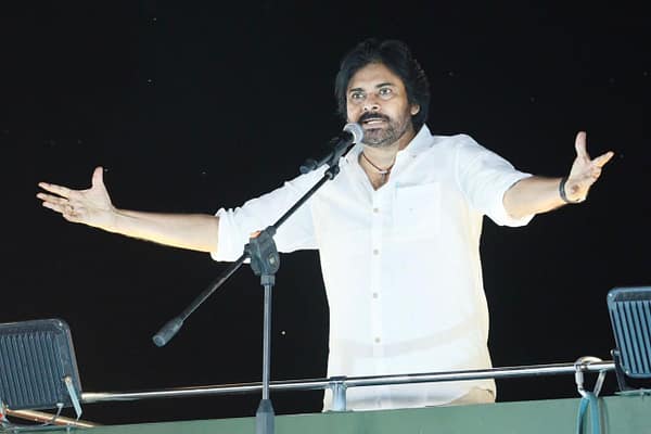 జగన్… ఓ రూపాయి పావలా ముఖ్యమంత్రి : పవన్ కళ్యాణ్