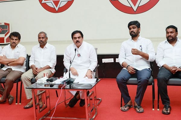 బొత్స గారూ… టోఫెల్ టోపీ నిజమేనండీ :నాదెండ్ల మనోహర్