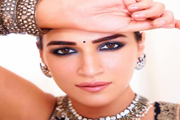 Actress Kriti sanon Mesmerizing