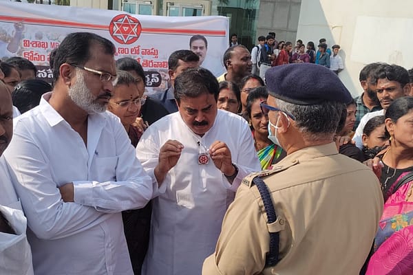 ప్రజా సమస్యలు తీర్చమంటే నిర్బంధం ఎందుకు? : నాదెండ్ల మనోహర్